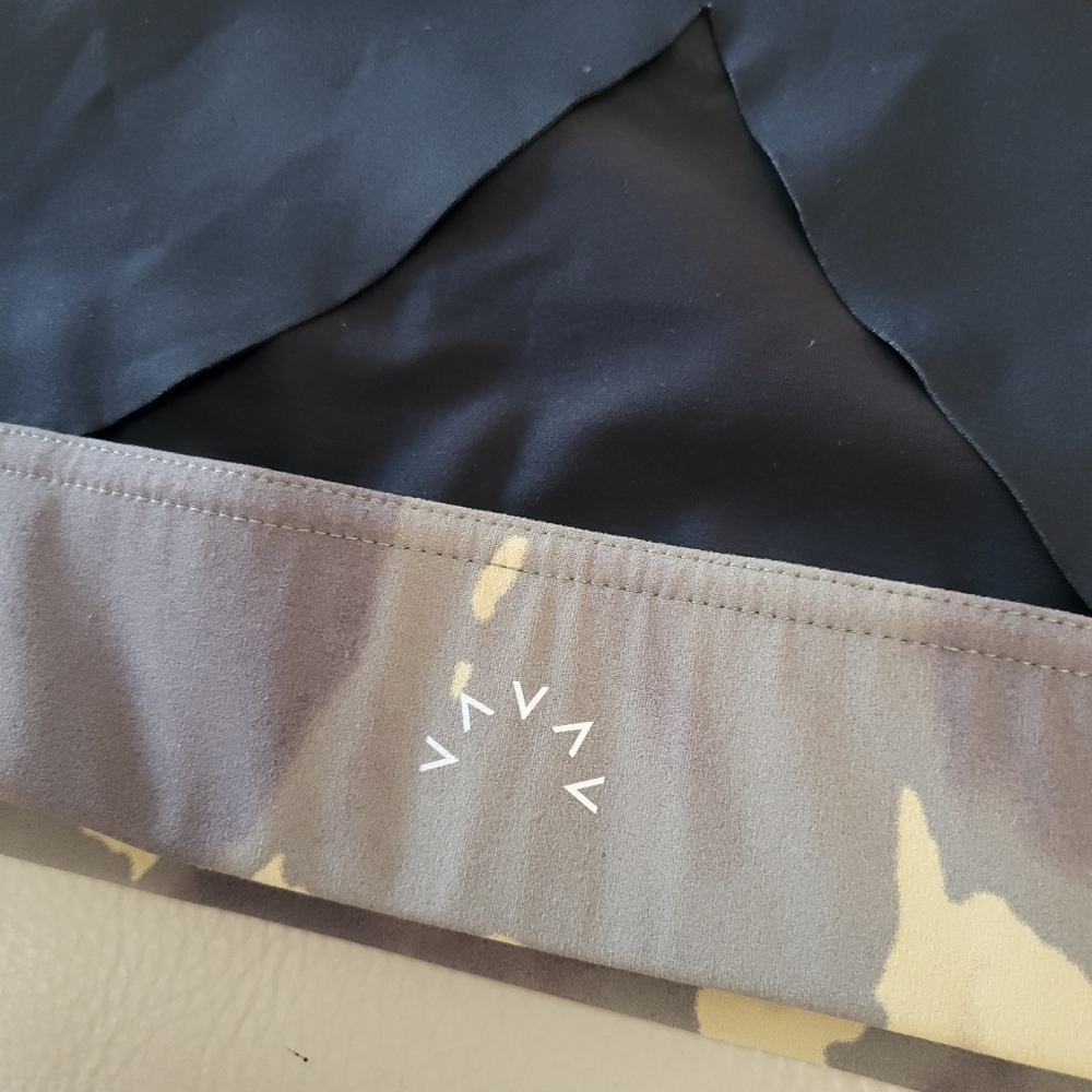 Varley Form Athletic sports Bra camo black small Bloomingdale's - Picture 6 of 8
